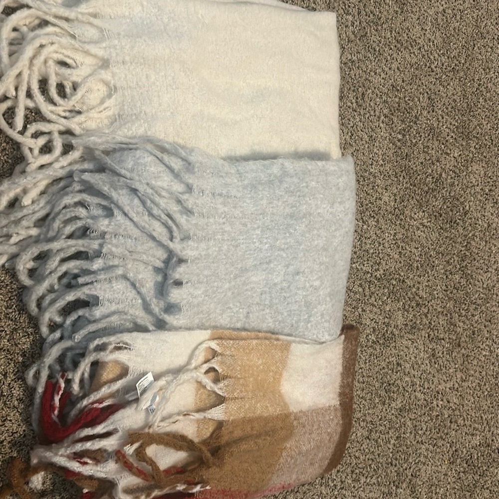American Eagle scarfs